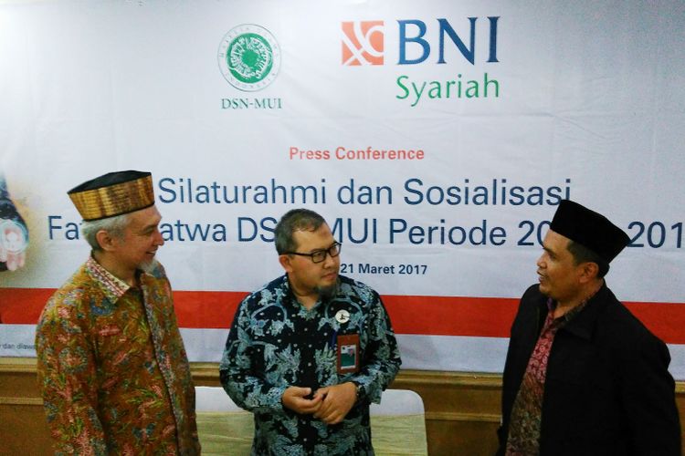 Konfrensi pers Dewan Syariah Nasional (DSN) Majelis Ulama Indonesia dan Bank BNI terkait fatwa bisnis perbankan syariah di Wisma Antara, Jakarta Pusat, Selasa (21/3/2017).
