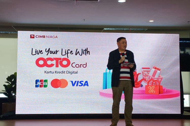 Direktur Consumer Banking CIMB Niaga Noviady Wahyudi dalam peluncuran Digital OCTO Card, Rabu (22/6/2022). 