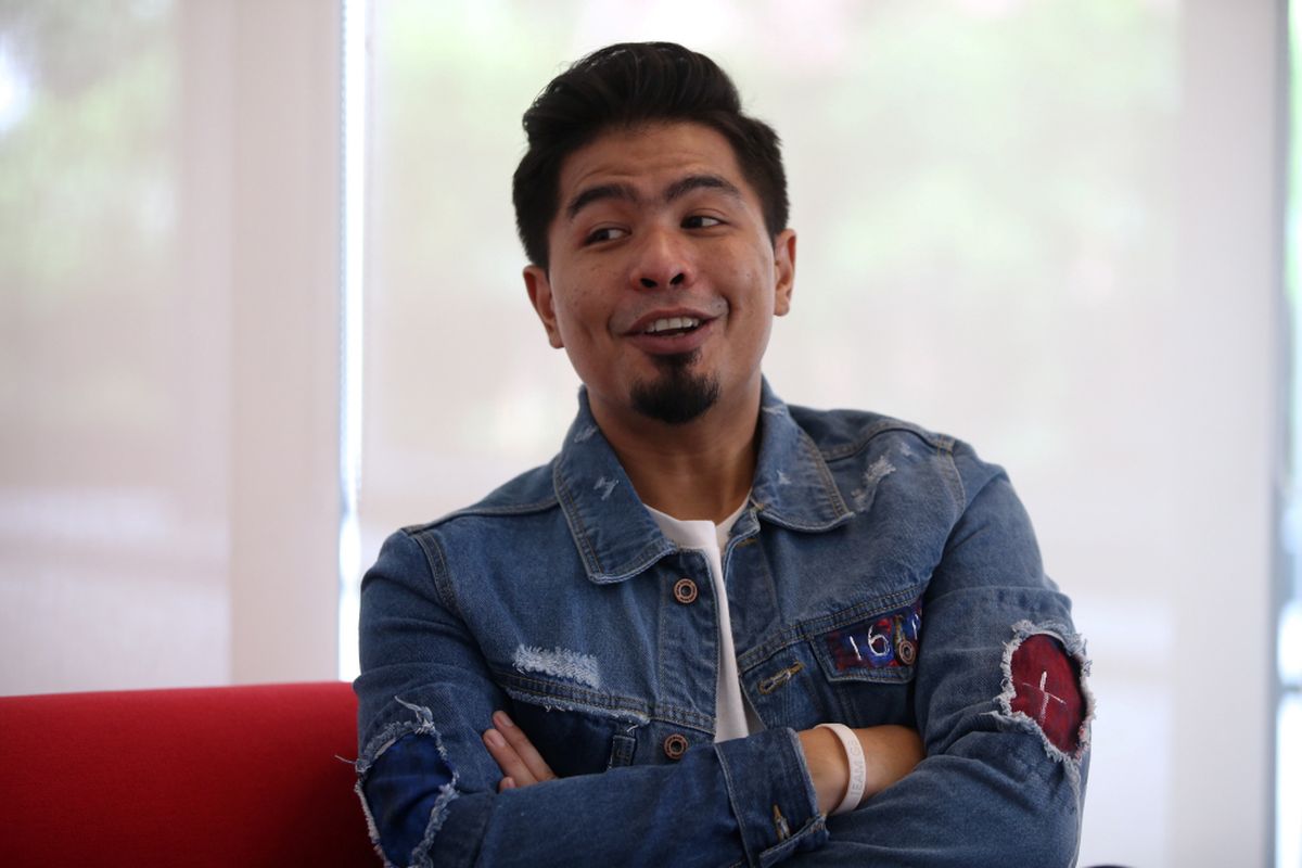 Penyanyi Bambang Reguna Bukit atau akrab disapa Bams saat tampildi Selebrasi (Selebritas Beraksi) yang digelar Kompas.com dan Kompas TV di Studio 1 Menara Kompas, Jakarta, Senin (26/3/2018). Ia tengah mempromosikan singel terbarunya yang berjudul Solo.