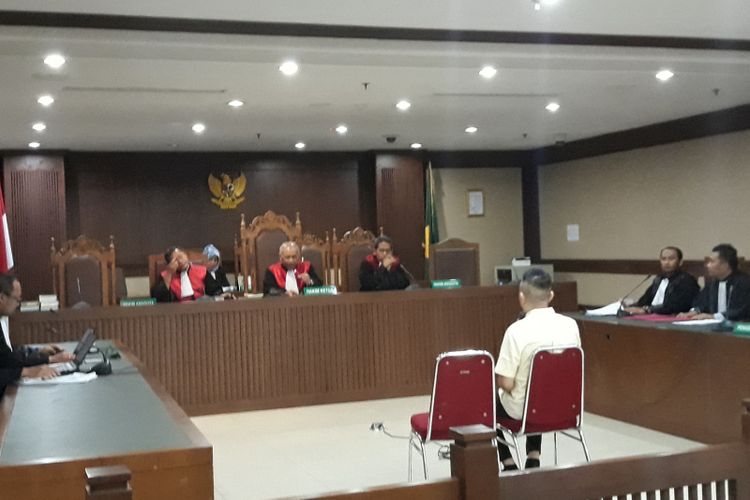 Anggota DPRD Sumatera Utara, Muhammad Faisal duduk di kursi terdakwa di Pengadilan Tipikor Jakarta, Rabu (20/2/2019).