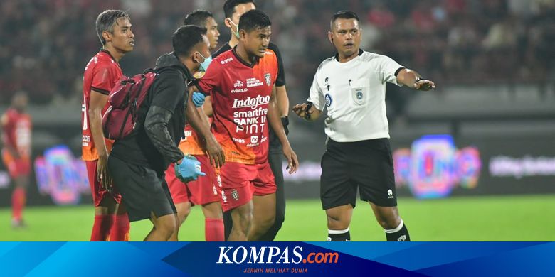 Hukuman Memaki Wasit dalam Pertandingan Sepak Bola