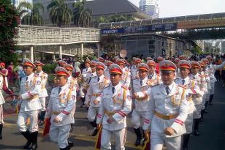 Kepolisian negara-negara sahabat mengukikuti kegiatan World Police Concert 2013 di Jakarta, Minggu (1/9/2013).