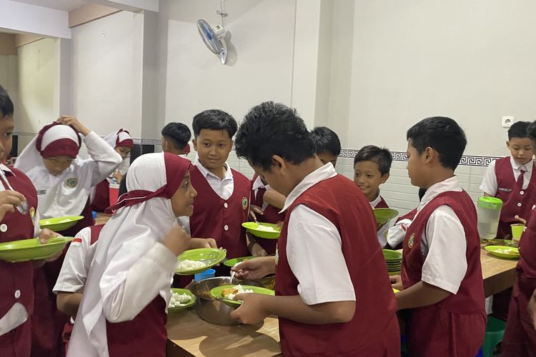 Distribusi MBG Mandek, Siswa di Kota Malang: Gak Masalah