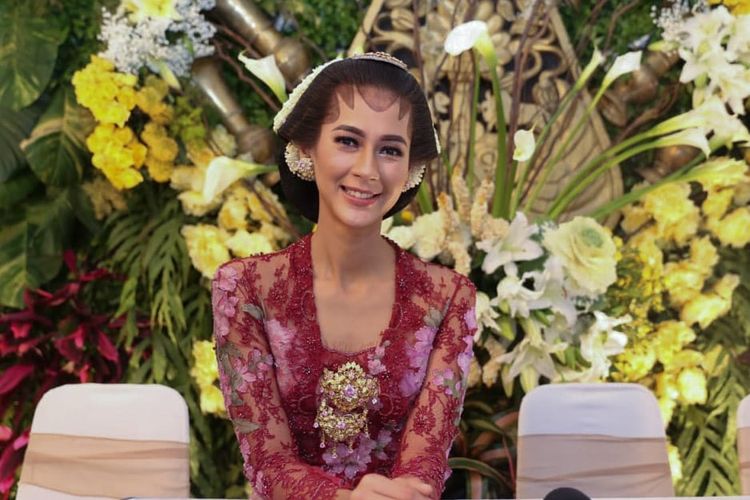 Model Paula Verhoeven dalam jumpa pers jelang pernikahannya dengan Baim Wong di kediamannya di Ozone Residence, Bintaro, Jakarta Selatan, Rabu (21/11/2018).