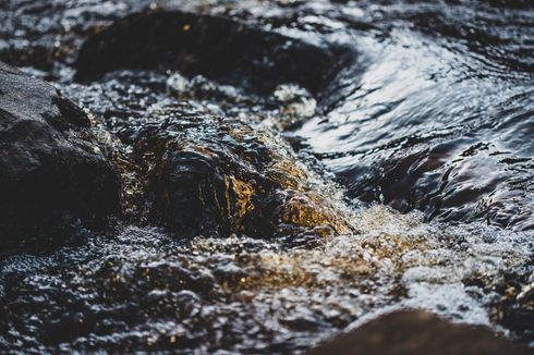 Limbah Cair di Sungai Cibeet Karawang Diduga Mengandung Mikroplastik