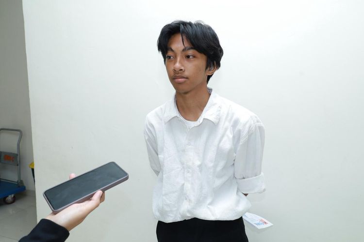 Cerita Pasha, Penyandang Tunarungu Ikut UTBK 2026 di Unair