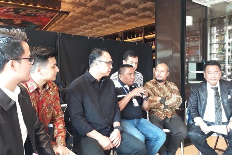 Konferensi pers soal pencabutan laporan dari Serikat Karyawan Garuda (Sekarga) terhadap Rius Vernandes di Jakarta, Jumat (19/7/2019).
