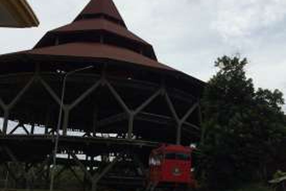 Pembangunan Gedung Serbaguna Perkampungan Budaya Betawi (PBB) Setu Babakan, Jagakarsa, Jakarta Selatan, mangkrak. Foto diambil Jumat (25/11/2016).