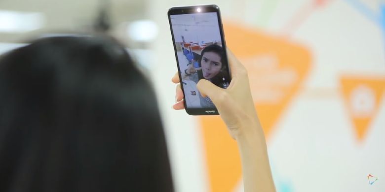 Fitur Smart Selfie Toning Flash pada Huawei Nova 2 Lite 