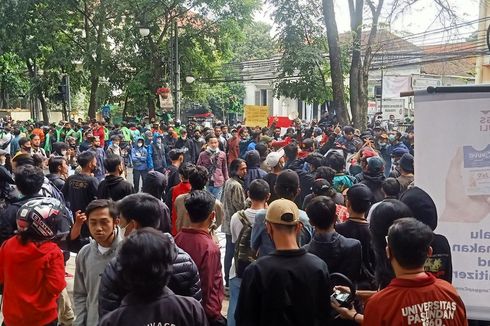 Bikin Ricuh Saat Demo PPKM, 150 Demonstran Ditangkap, Ada yang Bawa Bom Molotov