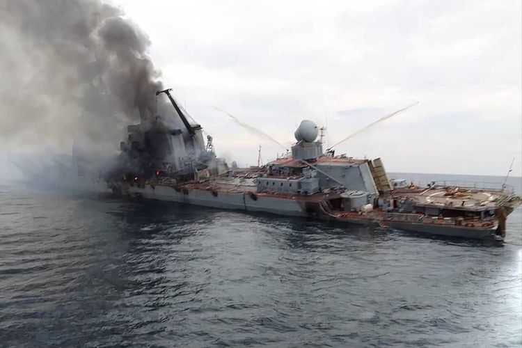 Gambar dan video yang telah dinilai kredibel menunjukkan Kapal Perang Moskva Rusia sebelum tenggelam minggu lalu telah muncul secara online.
