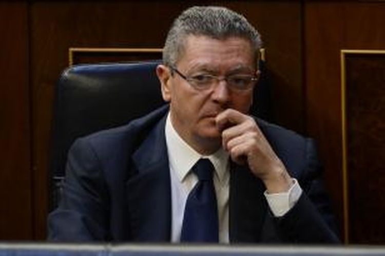 Foto Alberto Ruiz-Gallardon yang diambil pada 25 Februari 2014. Ruiz-Gallardon mengundurkan diri dari Menteri Kehakiman Spanyol, setelah pemerintah negara itu menyatakan membatalkan usulan pembatasan aborsi. 