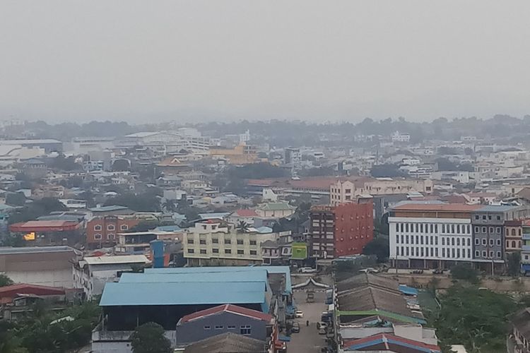 Badan Meteorologi, Klimatologi dan Geofisika (BMKG) Kantor Bandara Hang Nadim, Batam, Kepulauan Riau (Kepri) memaparkan untuk saat ini berdasarkan pengukuran kualitas udara yang dilakukan BMKG bersama Dinas Kesehatan Batam, Indeks Standar Pencemaran Udara (ISPU) Batam masuk kategori sedang