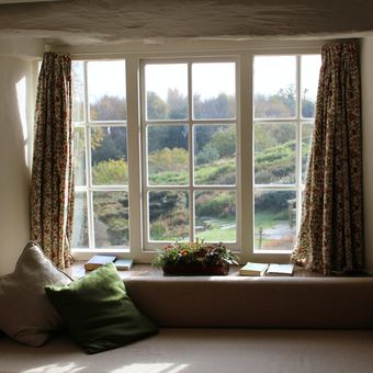 Ilustrasi jendela, jendela kayu.