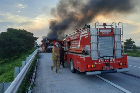 Kronologi Bus Pahala Kencana Terbakar di Tol Jombang-Mojokerto, Sempat Pecah Ban, Semua Penumpang Selamat