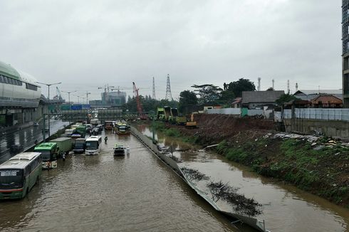 Faktor Penyebab Aquaplaning Akibat Terjang Genangan Air di Jalan Tol