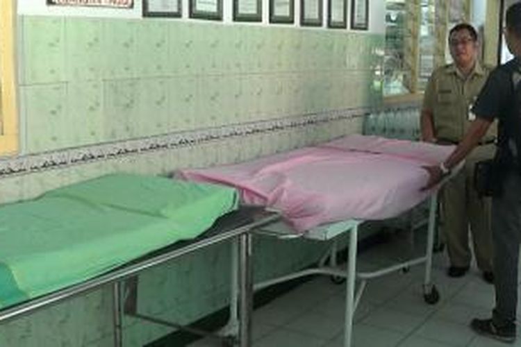 Tempat tidur yang disiapkan untuk mengantisipasi lonjakan pasien Demam Berdarah Dengue di RSUD dr. Soeselo, Slawi, Tegal, Jawa Tengah.  