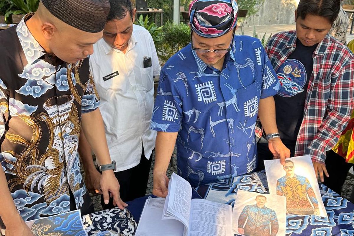 Kampung Batik AI resmi diluncurkan di Cirebon. Cara ini pun menjadi terobosan baru dalam pelestarian budaya dan transformasi digital batik.