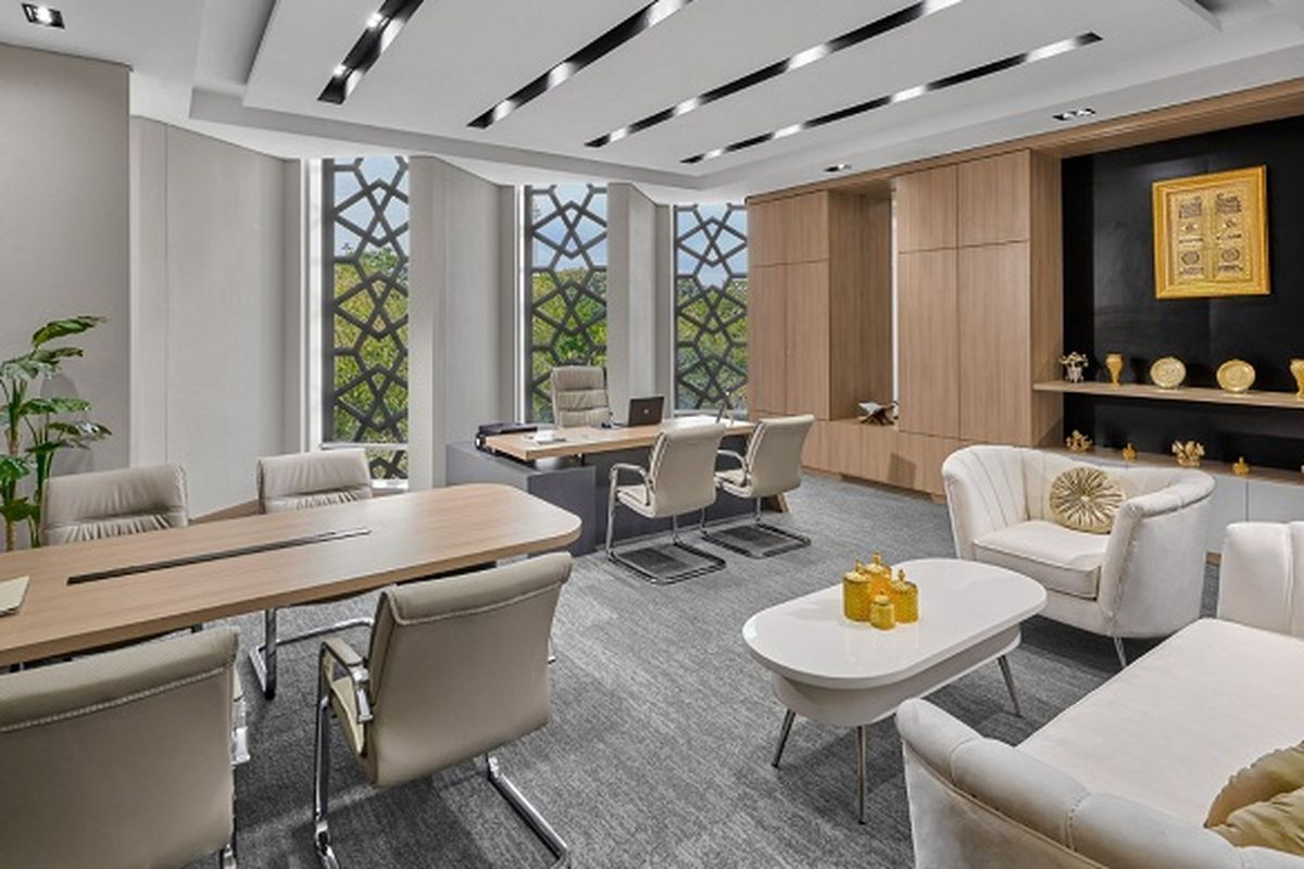 Tampilan mock up ruang kantor yang luas, eksklusif, serta mewah dengan floor-to-ceiling window. 