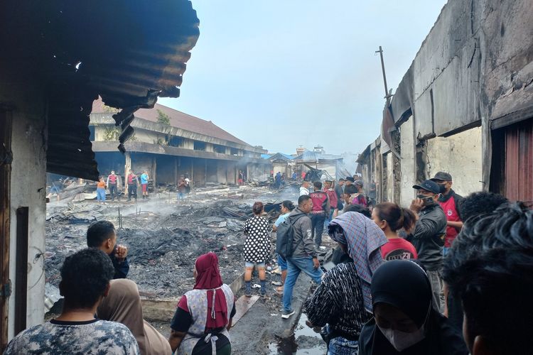 Ratusan Kios Pasar Dwikora Pematangsiantar Hangus Terbakar
