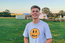 Lirik Lagu Golden Hour - HRVY 