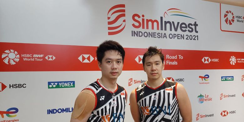 Pasangan ganda putra Indonesia, Marcus Fernaldi Gideon/Kevin Sanjaya Sukamuljo, seusai memenangi laga semifinal Indonesia Open 2021 di Nusa Dua Bali, Sabtu (27/11/2021).