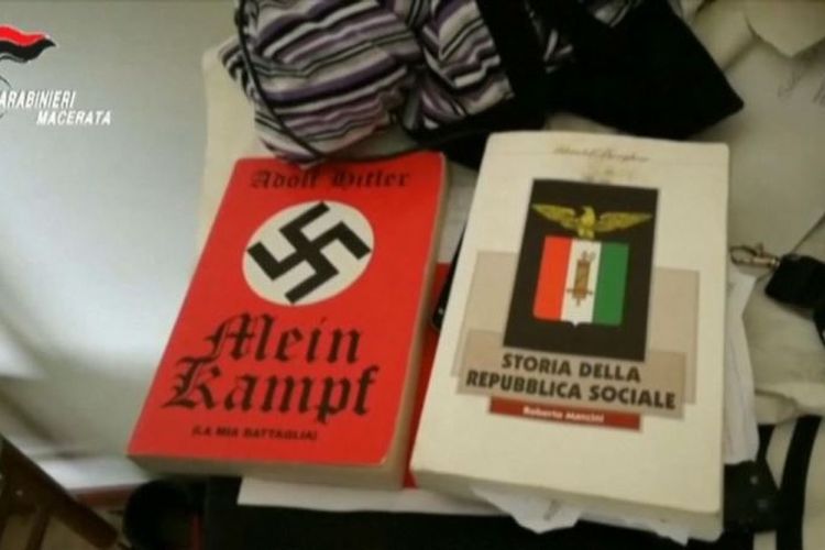 Buku otobiografi Adolf Hitler, Mein Kampf, dan buku fasisme Storia Della Repubblica Sociale.