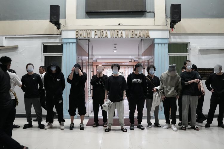 Imigrasi Deportasi 13 WNA Asal Jepang Pelaku Penipuan Daring