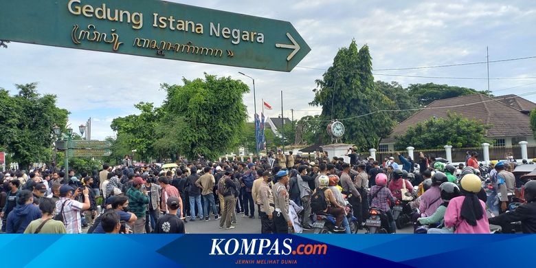 Demo Tolak Kenaikan Harga BBM Berlangsung Lagi di Yogyakarta, Kali Ini Dilakukan di Depan Istana Negara Gedung Agung - Vimarsana News