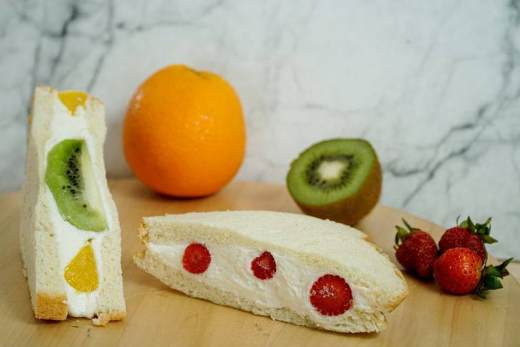 Fruit sando, roti lapis ala jepang