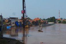 Alat Berat Pun Terendam Banjir di Kampung Pulo