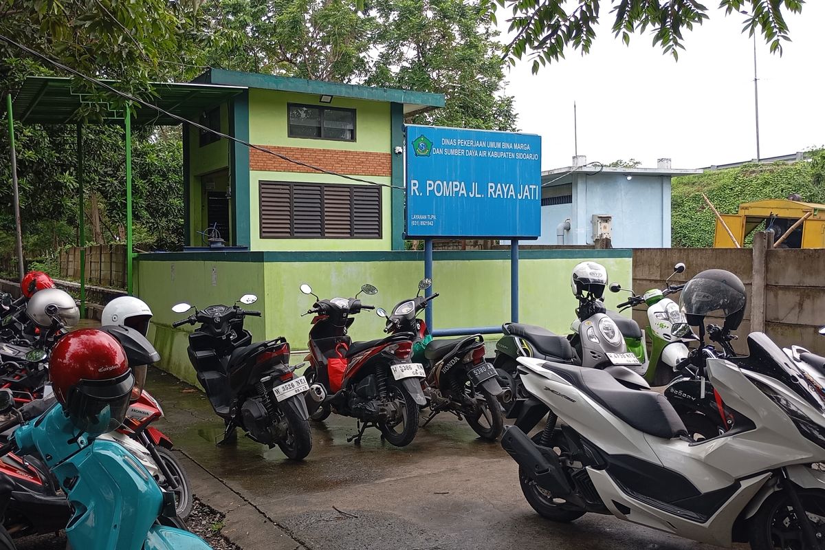 Rumah pompa di jalan raya jati yang sempat tersumbat akibat sampah plastik rumah tangga