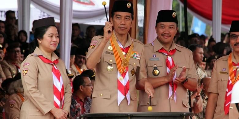 Menpora Imam Nahrawi bersama Menko PMK Puan Maharani, Menkoinfo Rudiantara, dan Ketua Kwarnas Gerakan Pramuka Adhyaksa Dault saat mendampingi Presiden Joko Widodo membuka acara Jambore Nasional (Jamnas) X 2016 sekaligus Peringatan Hari Pramuka ke 55 di Lapangan Utama Bumi Perkemahan Cibubur, Minggu (14/8)