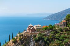 Gunung Athos, Wanita Dilarang Masuk ke Sini