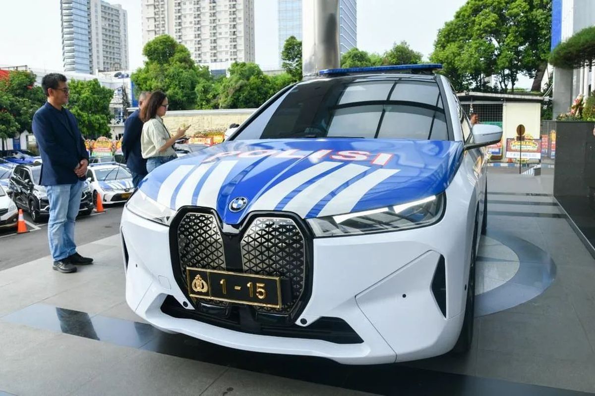 Kakorlantas Polri akan menggunakan mobil listrik BMW iX sebagai mobil patroli