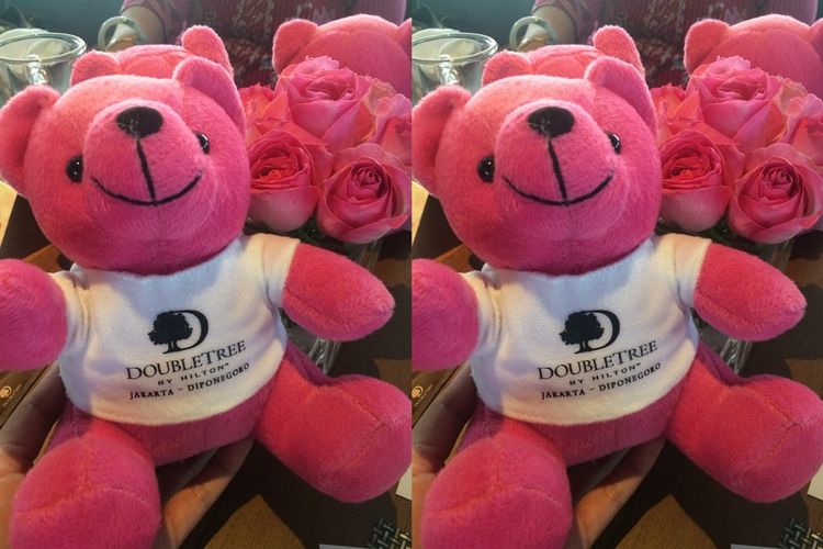 Boneka beruang pink untuk meningkatkan kesadaran pencegahan kanker payudara.