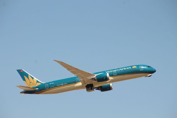 Pesawat Vietnam Airlines Buang Bahan Bakar di Udara, Imbas Ekor Membentur Landasan