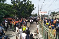 Situasi Terkini di Lokasi Tabrakan Mobil dengan KRL di Citayam, Jalanan Macet Total, Kendaraan Tak Bergerak