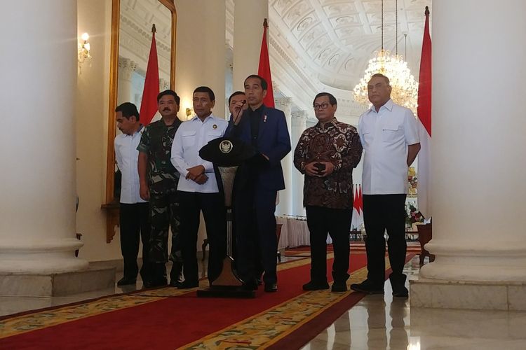 Presiden Joko Widodo memberikan pernyataan terkait kerusuhan di Rutan Mako Brimob di Istana Bogor, Kamis (10/5/2018)