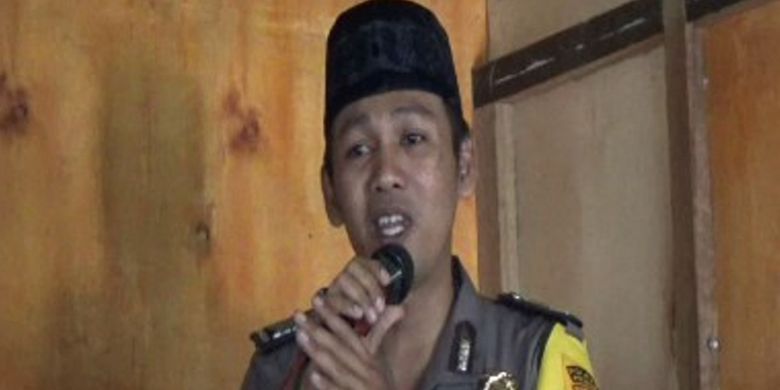 Karena cemas dengan berbagai isu SARA, rasisme dan hoaks menjelang pilkada, Brigadir polisi, Muhlis berdakwah dari masjid ke masjid.