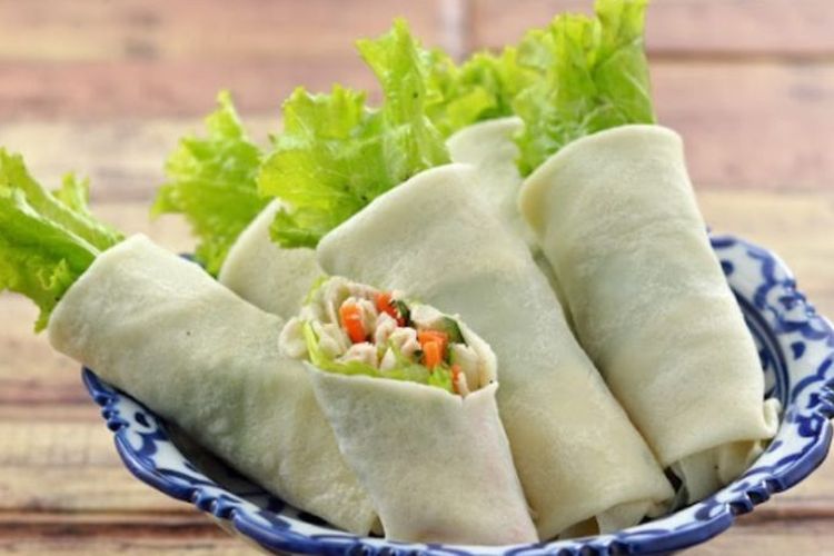 Ilustrasi lumpia salad sayur. 