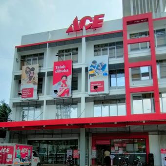 Gerai Ace Hardware di Jalan Rungkut, Surabaya, Jawa Timur