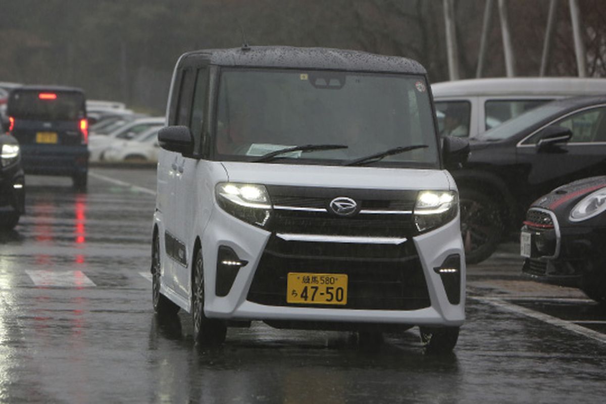 Test Drive Daihatsu Tanto di Fuji Speedway