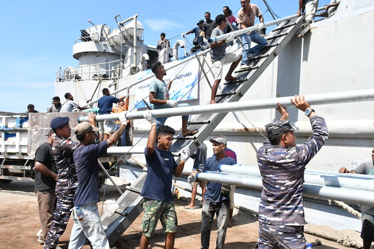 Ratusan Pipa Tiba di Adonara NTT, Kebutuhan Air Bersih Warga Akan Terpenuhi
