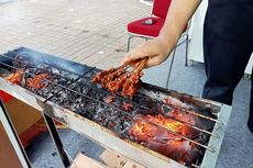 Jangan Dikerok, Ini Cara Bersihkan Kerak Gosong di Pemanggang Sate