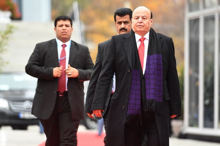 Presiden Yaman, Abedrabbo Mansour Hadi (kanan), mengunjungi salah satu sesi dalam konferensi perubahan iklim PBB pada 15 November 2017, di Jerman. (AFP/Patrik Stollarz)