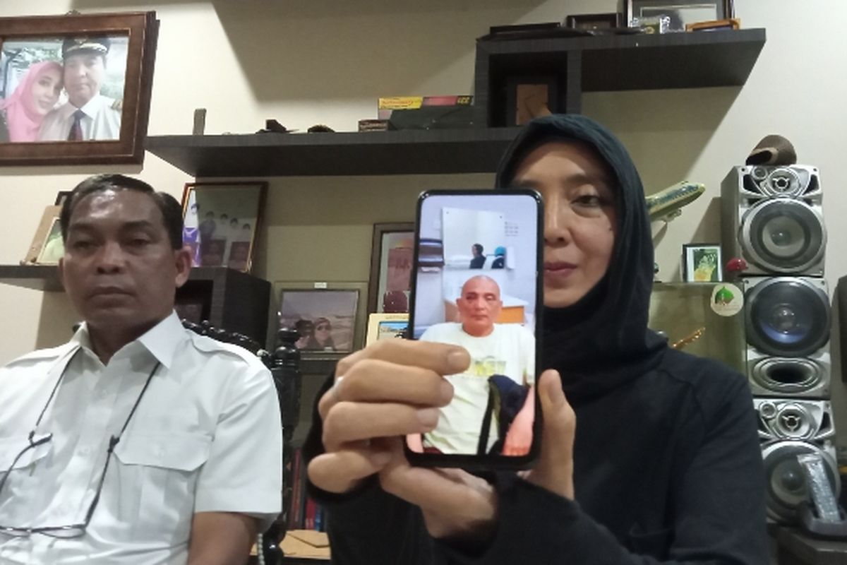 Pilot Supri Abu, membela rekannya MJ terkait kegaduhan yang terjadi di Pesawat Turkish Airline pada Selasa (11/10/2022) lalu. Menurut Supri, MJ dipukul terlebih dahulu saat itu sehingga MJ pun membela dirinya dan terjadilah cekcok tersebut.