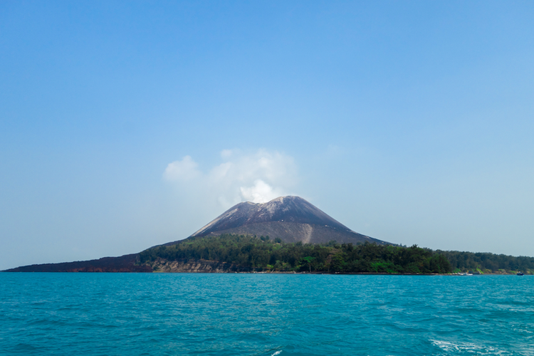 Aktivitas Gunung Anak Krakatau Meningkat, Polda Lampung Pasang Plang Larangan Mendekat