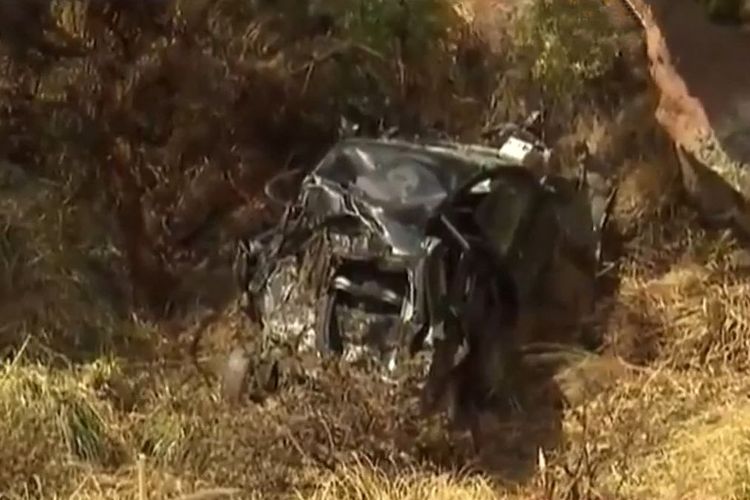 Bangkai mobil dalam kecelakaan di Cordoba, Argentina, pada Selasa 7 September 2021. Seorang pria mengetahui dua anaknya tewas dalam kecelakaan tersebut ketika menonton TV.