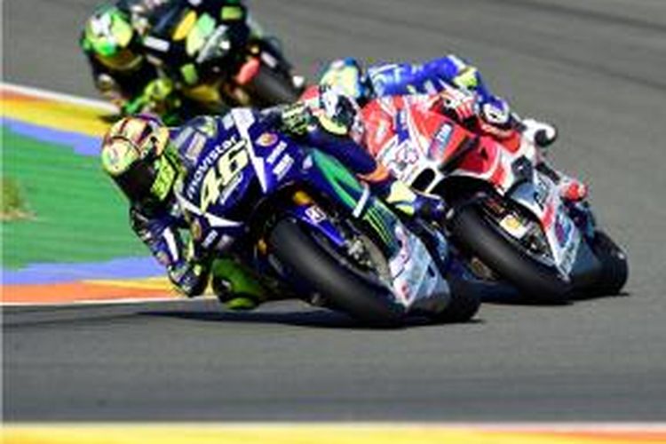 Pebalap Movistar Yamaha Valentino Rossi merangsek maju dari start paling belakang hingga posisi keempat pada seri terakhir MotoGP 2015 di Sirkuit Ricardo Tormo, Cheste, dekat Valencia, Spanyol, Minggu (8/11/2015).